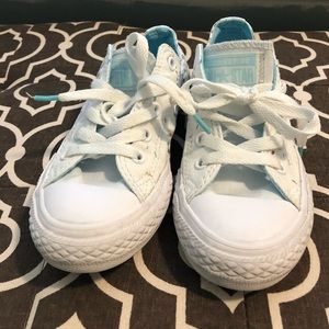 Little girls Converse low tops